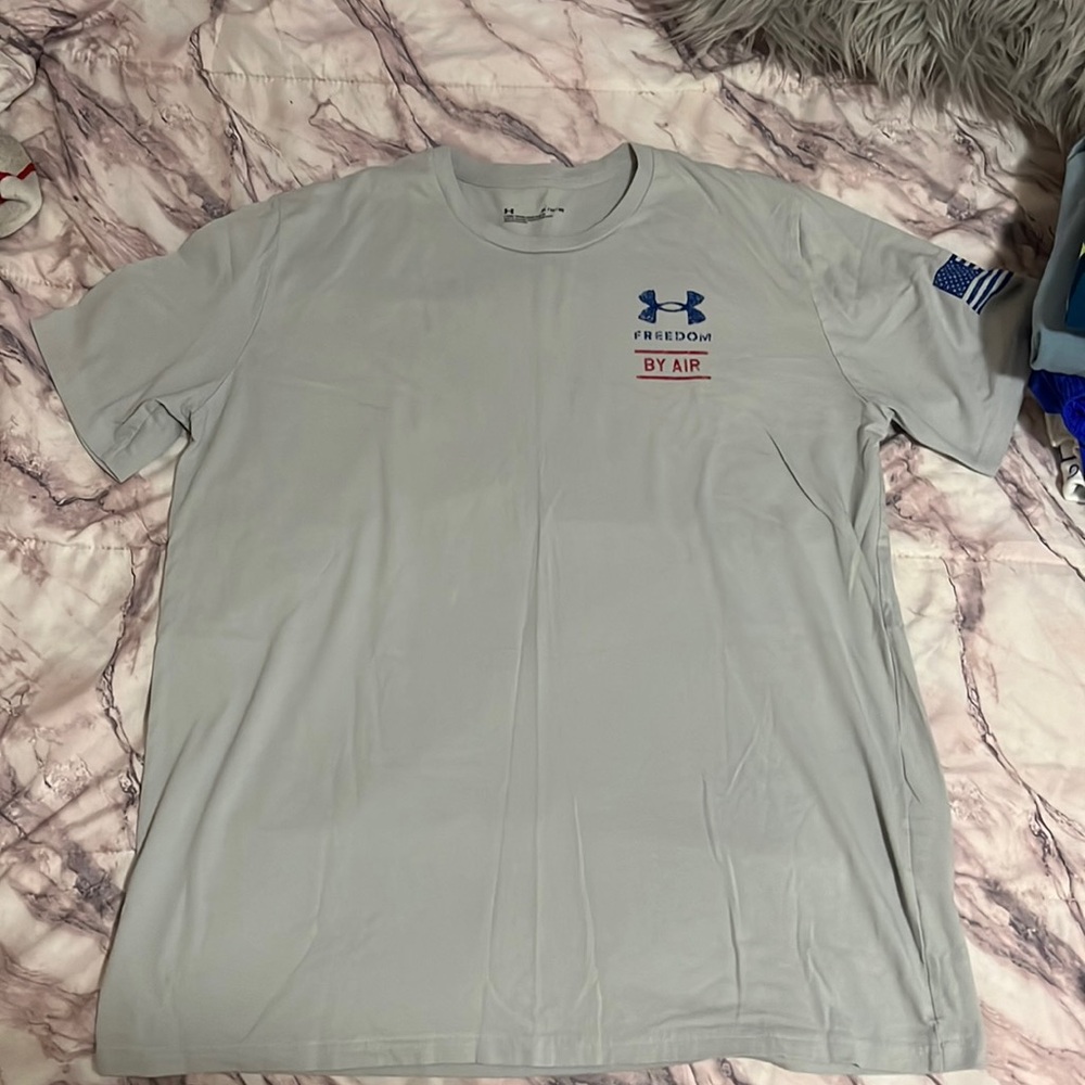XL under Armour T shirt / good condition